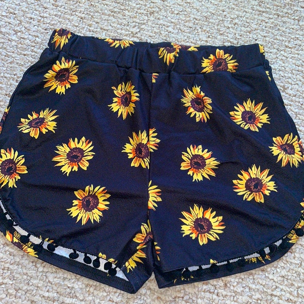 Black Sunflower ROMWE Shorts